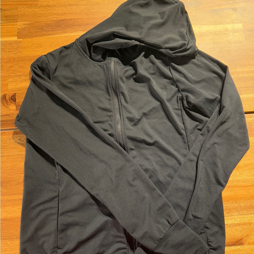 Uniqlo Black Hooded Sweatshirt